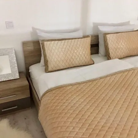 3 Comfortable And Cosy In Heart Of Near Basilica شقة